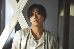 ブルーマングループ2025新宿公演に!ヘヴィメタルバンドLOVEBITESのヴォーカルAsamiと衝撃のコラボ