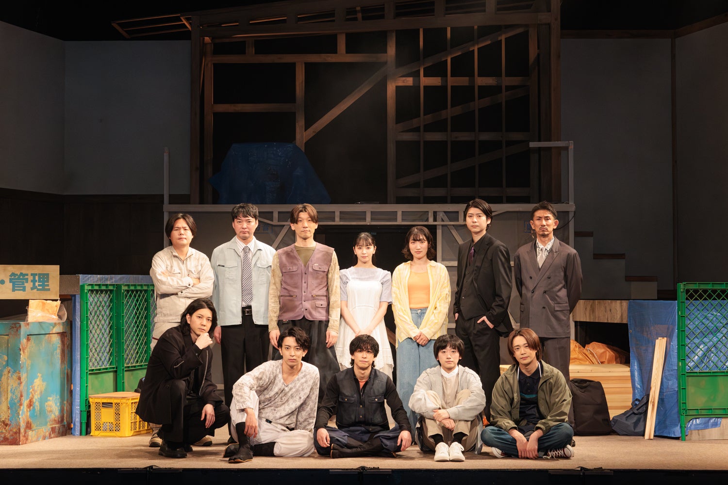 長濱ねる、セカンド写真集先行カット第5弾!レディな黒ドレスでフルーツにかぶりつき!