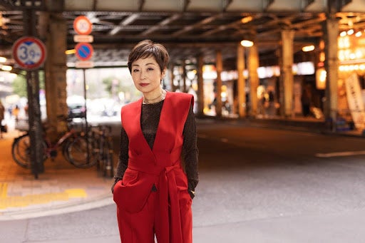 【話題沸騰】前川莉珠、『週刊ヤングジャンプ』初表紙＆巻頭グラビアで登場！