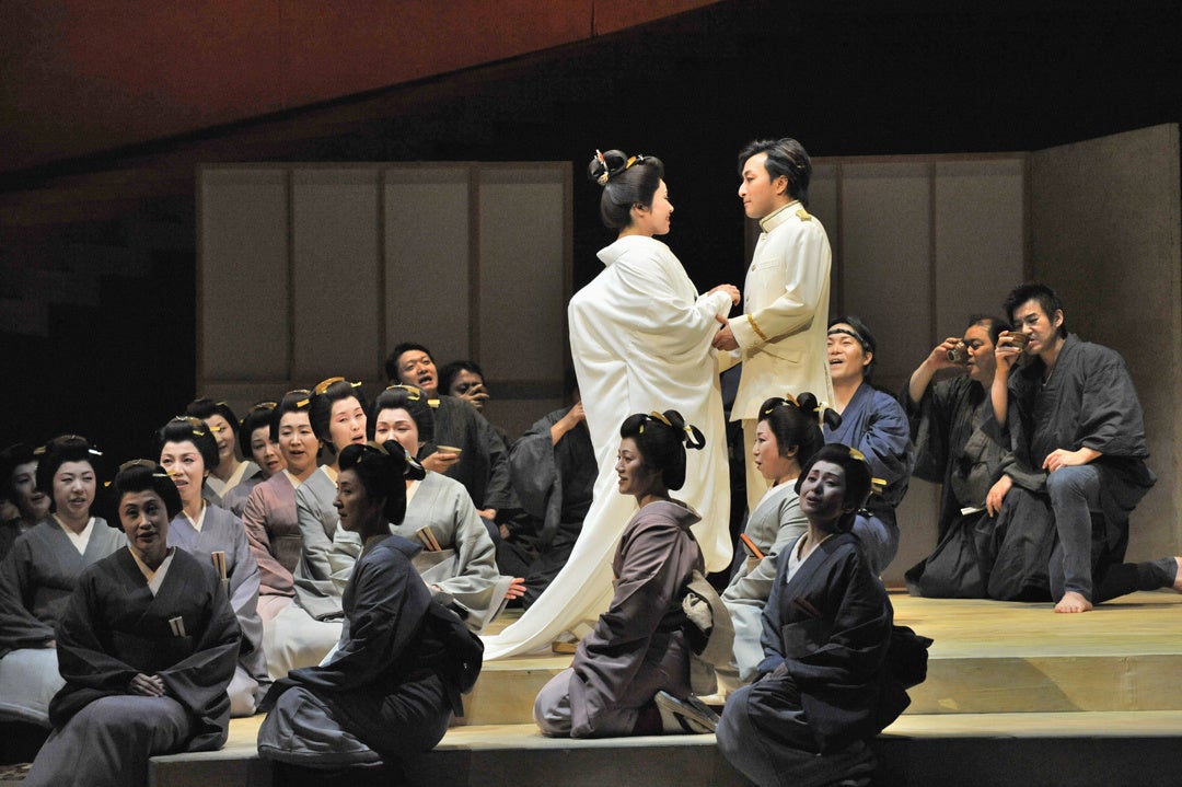 ニッポンの名曲を低音で支えた、手練れのベーシストたちをフィーチャー。『ベース・マガジン』の人気連載が、大ボリュームで書籍化!