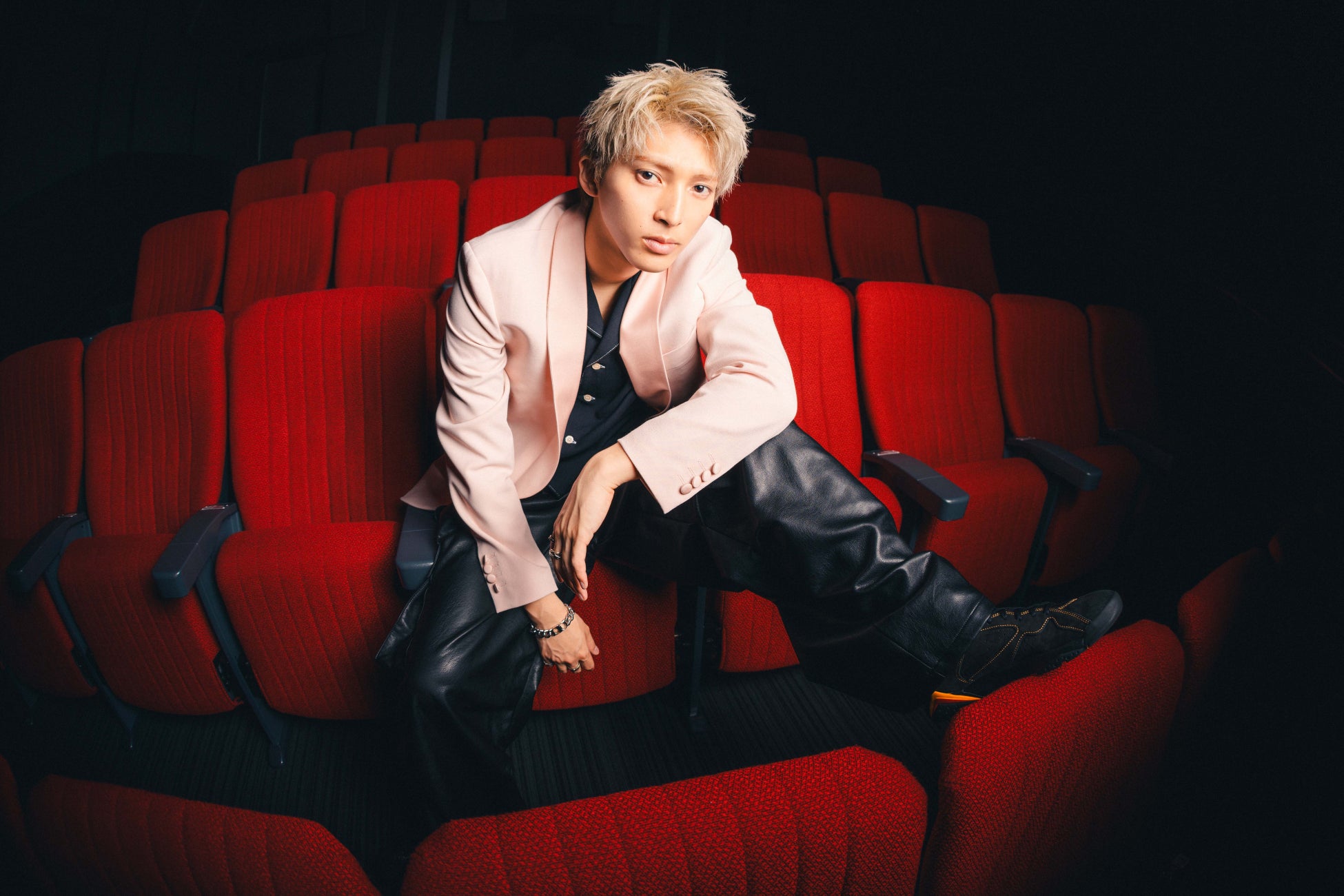 ブライアン新世界が、自身の内面に深く向き合った“自己内省三部作”より、第3弾シングル「周回遅れの夏」配信スタート!