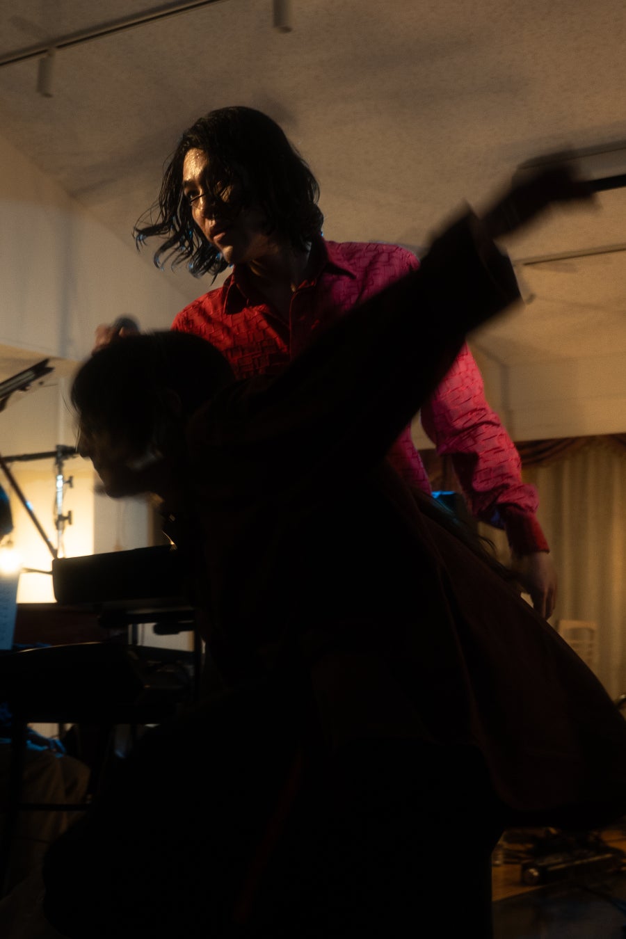 UNHCR親善大使MIYAVI「人々をつなぐ音楽の力」を応援　世界難民の日2025・チャリティオンライン上映『ビバ・マエストロ！指揮者ドゥダメルの挑戦』