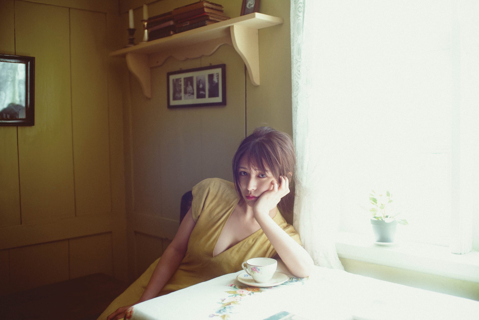 【McQueen】ミレナ・スミットがマックイーンを着用