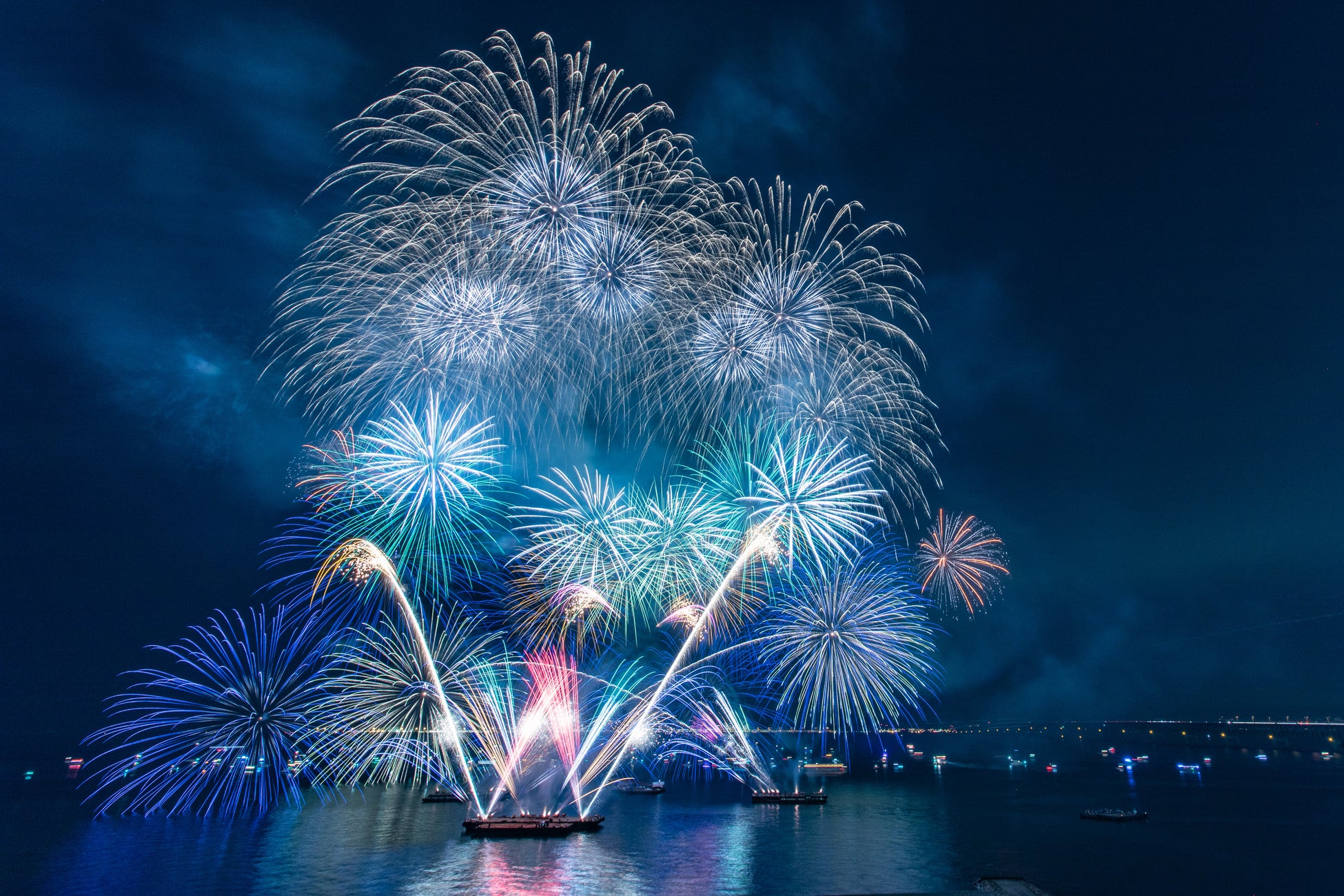 《TVでも紹介 ロールキャベツ専門店 and Roll》夏季限定メニューとして新作「カレー・ロールキャベツ」を発売！〜スパイス香る、とろけるキャベツ。夏の食欲に火をつける、新感覚ロールキャベツ登場〜