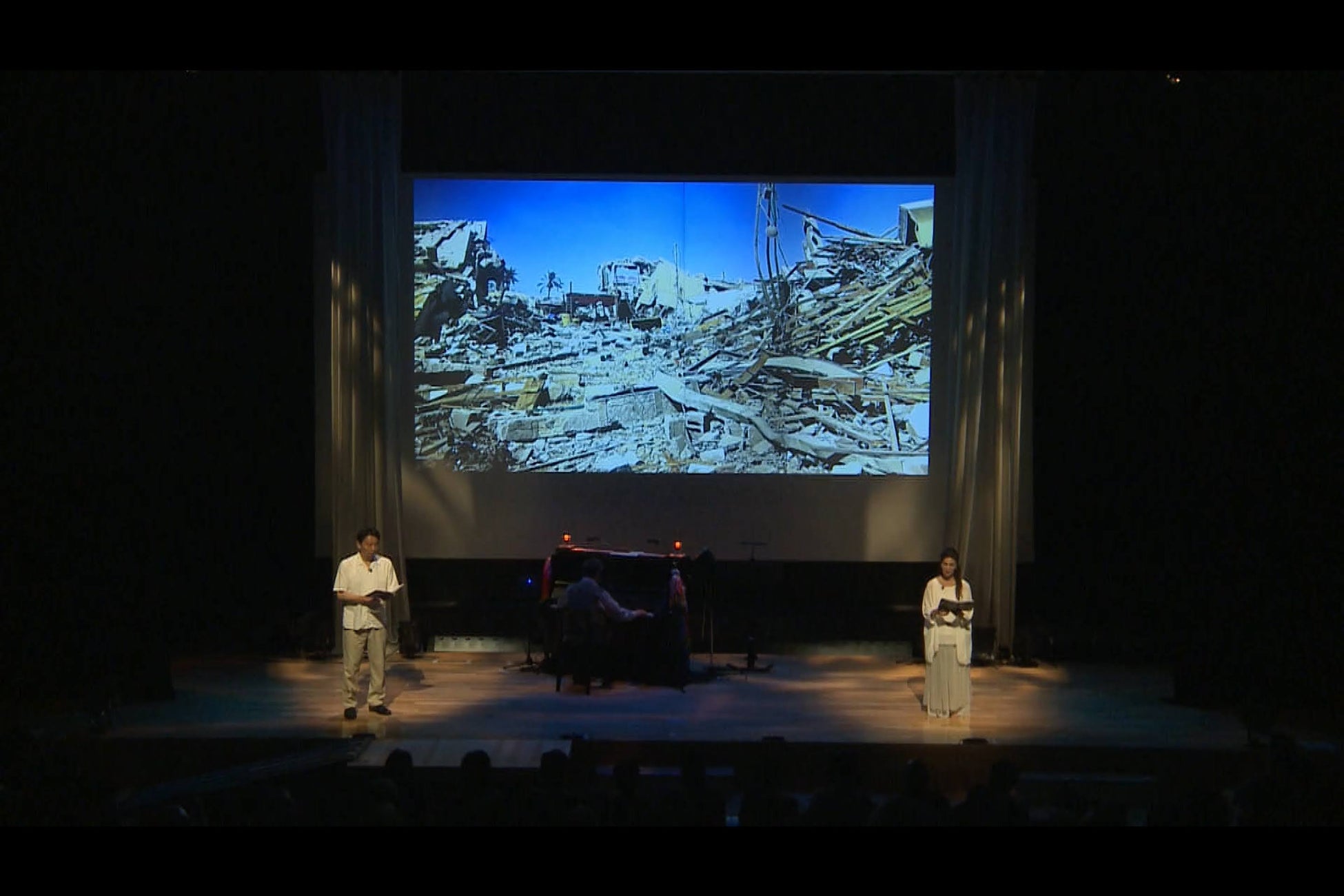 Ayane(丸谷彩音)が「Zipper」表紙の一角を飾る！個性派ファッションを身に纏いストリートガールとして誌面にも登場！