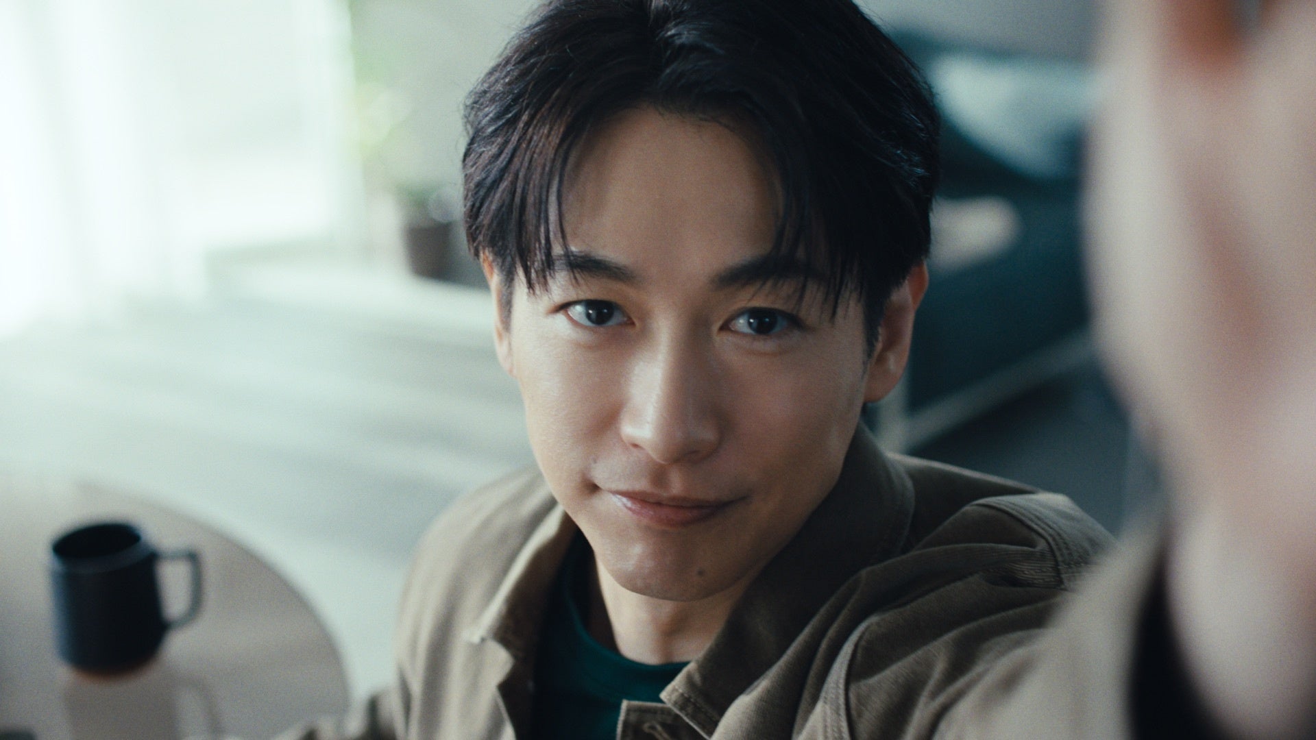 この夏、江の島が映えスポットに！『nubia Instagram投稿キャンペーン』を2025年7月1日（火）から実施。江の島　片瀬東浜海水浴場を、山﨑賢人さんのビジュアルがジャック‼︎