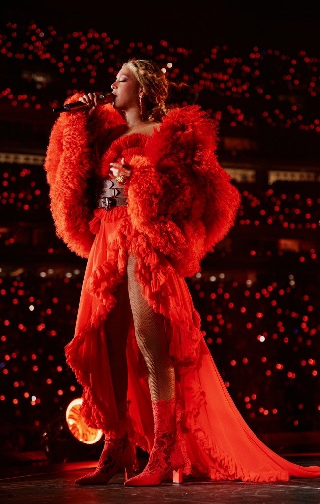 【McQueen】レイチェル・ブロズナハンがマックイーンを着用