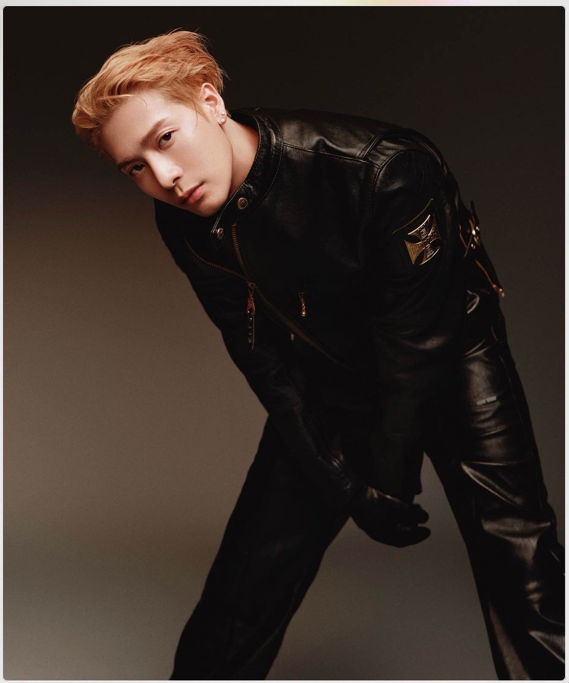 【ウルトラマンゼロ&ウルトラマンゼット】リバーシブルネックレス。プレート部分の表側に体のモチーフ、裏側にはウルトラサインを刻印