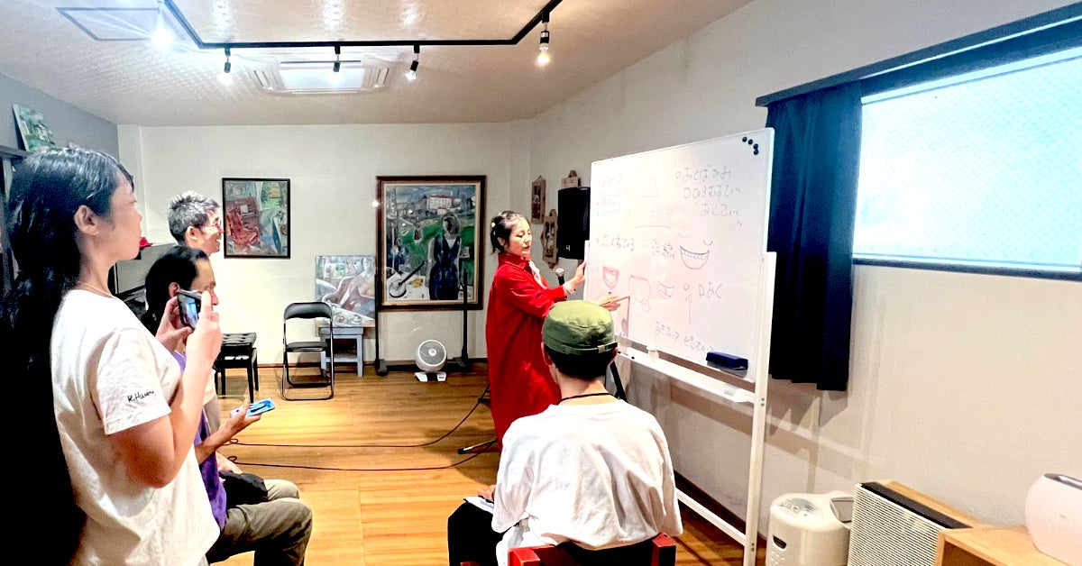 『白雪姫』 本日7.23(水)ブルーレイ+DVDセット 発売!初の”悪役”!女王役・ガル・ガドットの役作りに迫る!超リアルな“特殊メイク”で老婆への大変身にも注目!