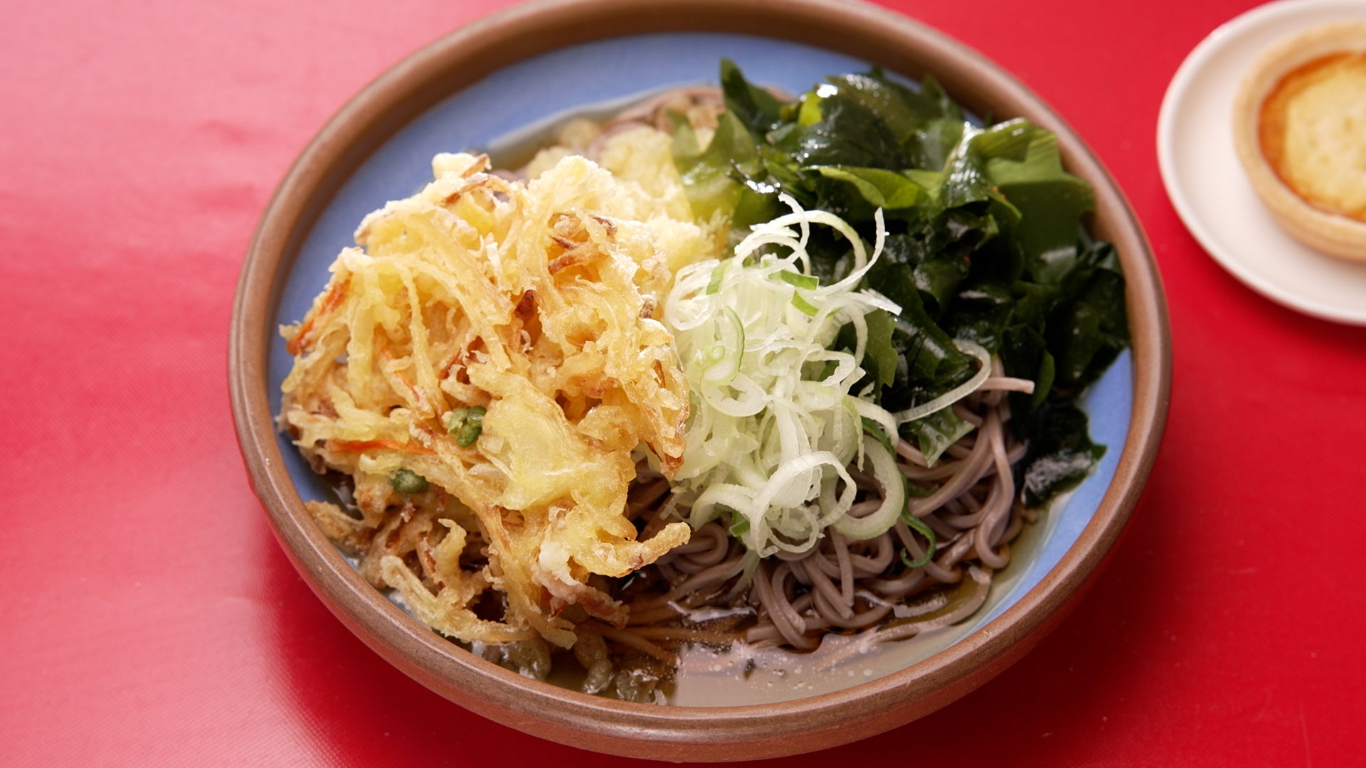 【2025年8月号】俳優 豊嶋花さんが『PLACOLE＆DRESSY』のカバーモデルとして登場！