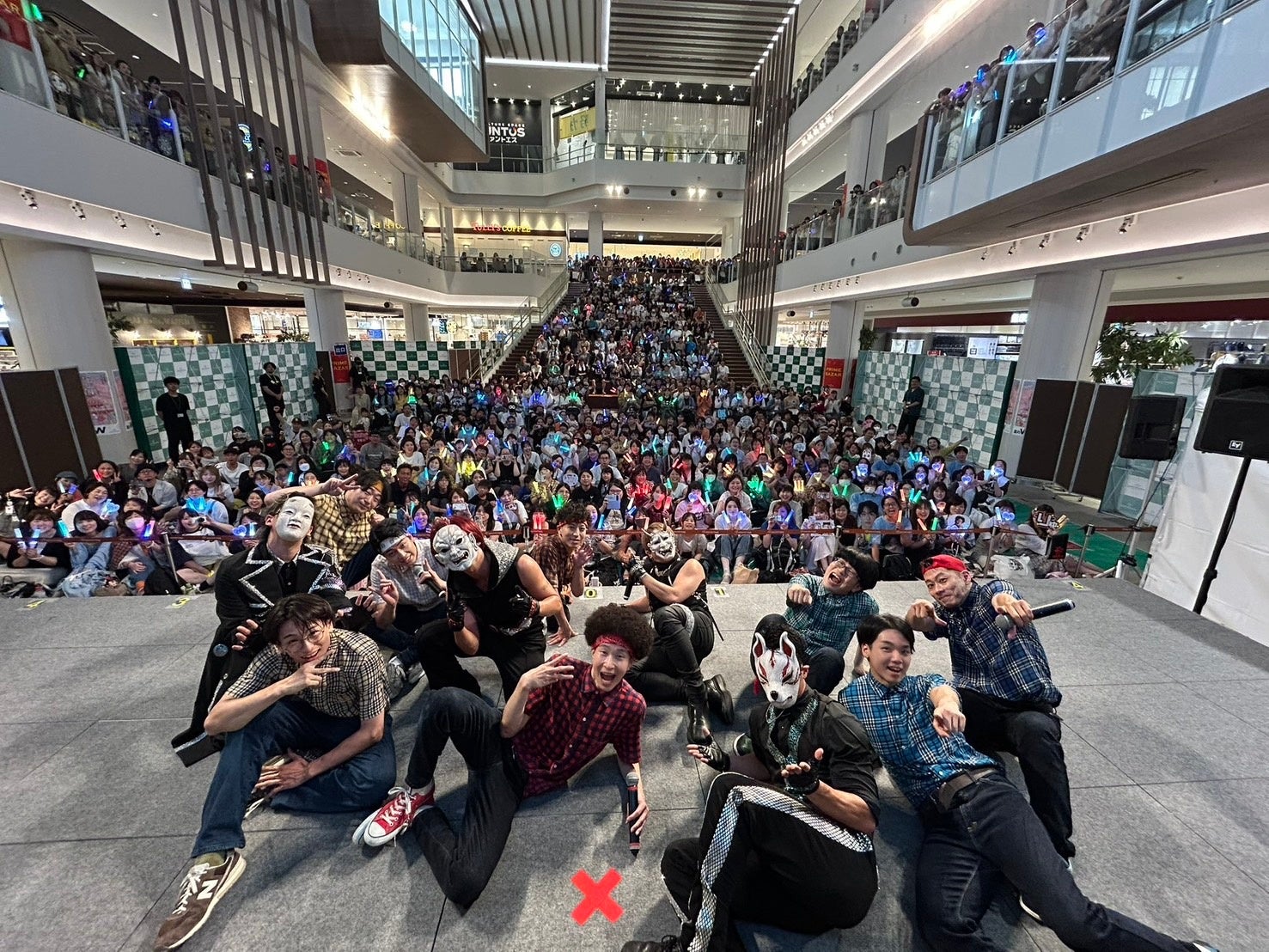 Mrs. GREEN APPLE 、デビュー10周年記念ライブで初のドローンアート演出を導入