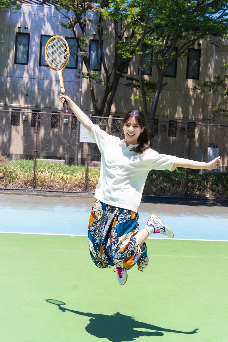 最高の笑顔を求めて。テーマは……“こさかなと遊ぼう！”。 日向坂46・小坂菜緒が「B.L.T.10月号」の表紙巻頭に登場！