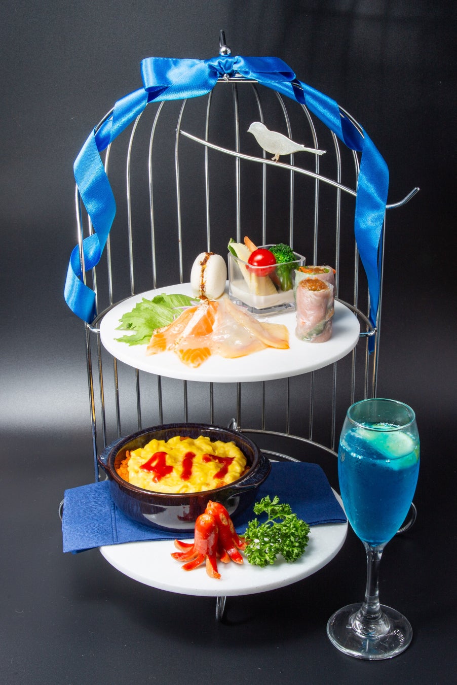 『ヱヴァンゲリヲン 新劇場版:序』に登場する、『第4の使徒』がN2地雷による攻撃の中を進撃するイメージで、造型作家 Yoshi.氏デザインのハイクオリティフィギュアとして登場！！