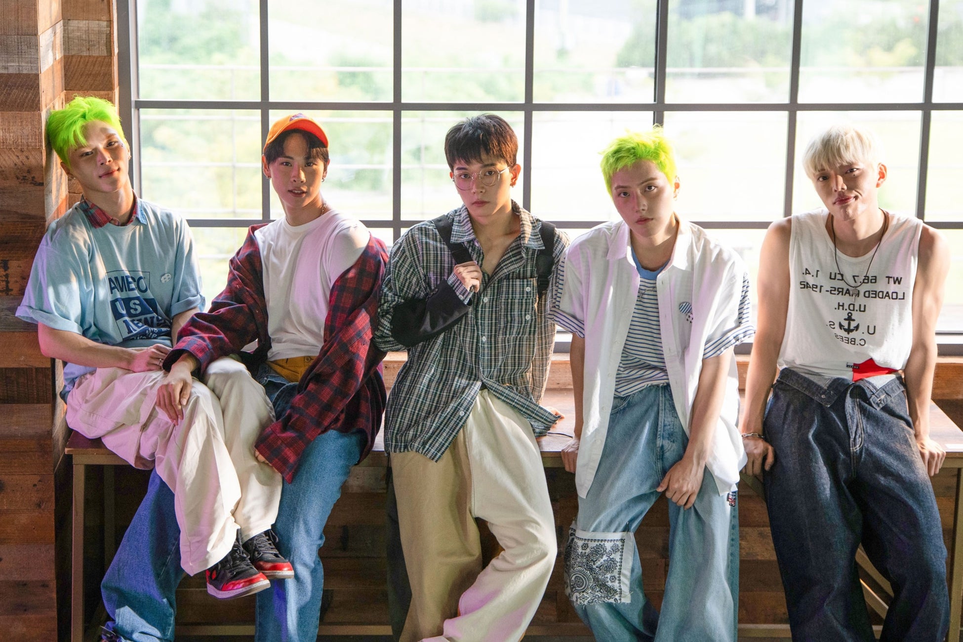 【鈴木愛理】全編“宮古島ロケ”の2026年版カレンダー発売決定！特別版ポストカードブックセット＆発売記念イベントも開催！