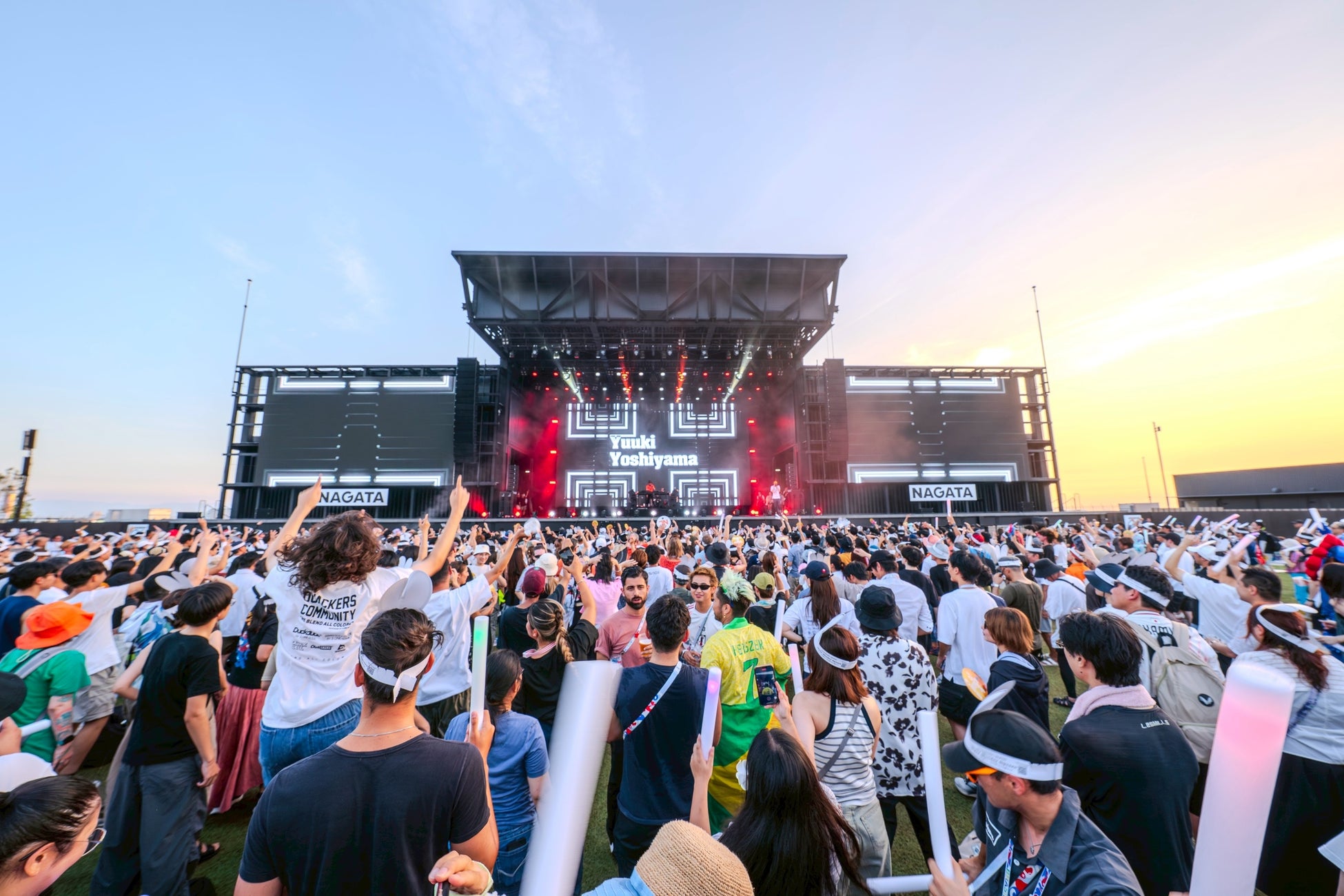 ノルウェーのポップデュオBEK & Mobergが、Beverlyをfeat.した新曲「Strawberry Girl」をリリース