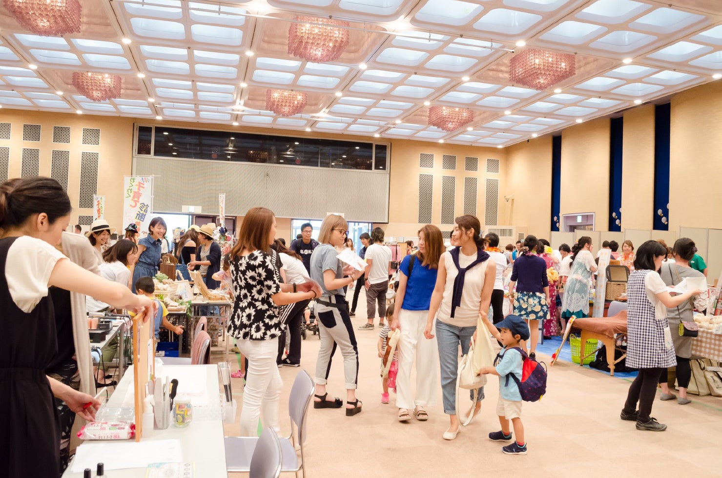 村重杏奈、ついにViVi表紙へ。初のファッション誌カバーを飾る！　前代未聞のお渡し会を実施！