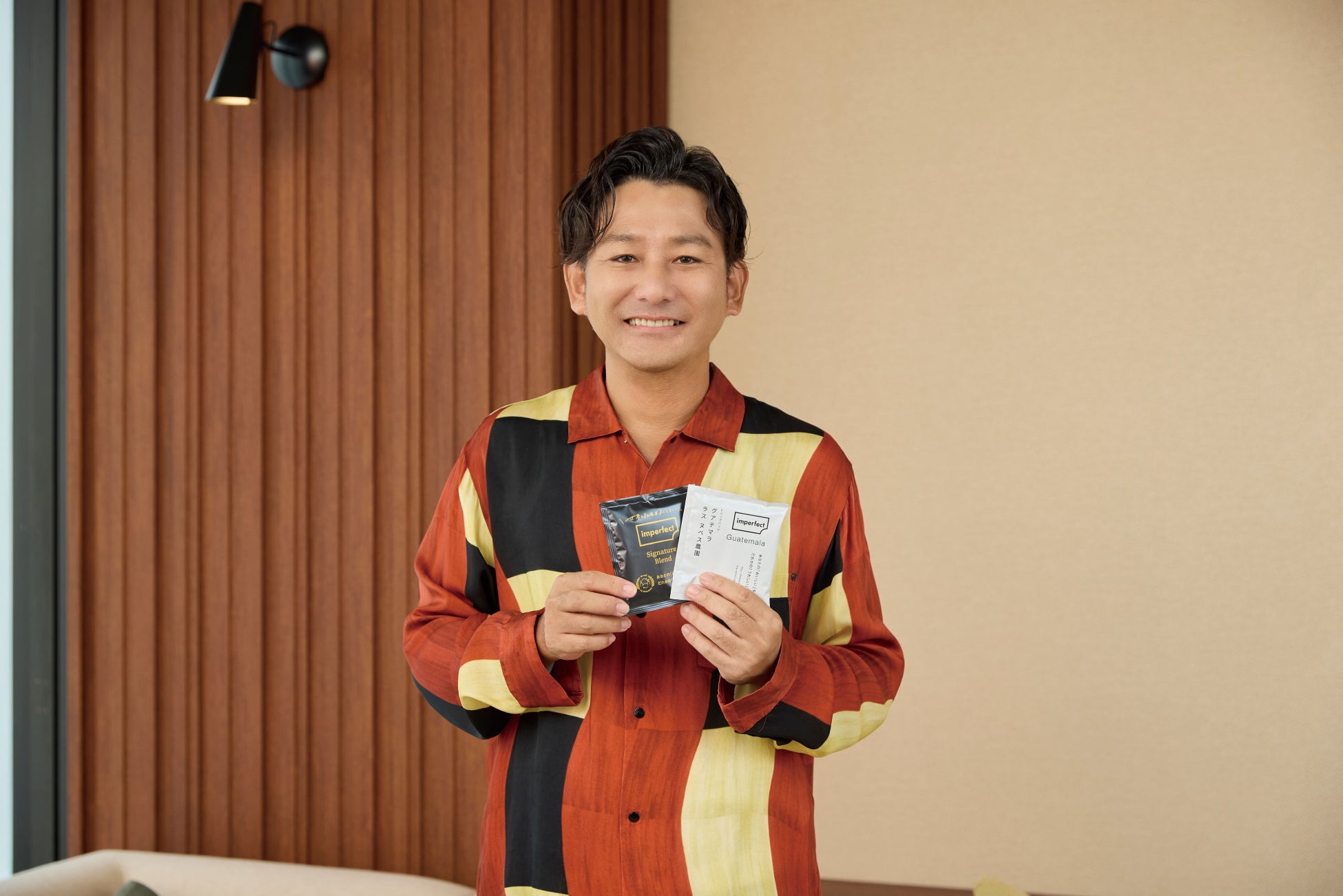 アパレルブランド『スピンズ』とスイーツバイキングチェーン『スイーツパラダイス』が運営するコラボカフェ『S-PiCK CAFE(エスピックカフェ)』、次回のコラボは「AVAM」に決定！