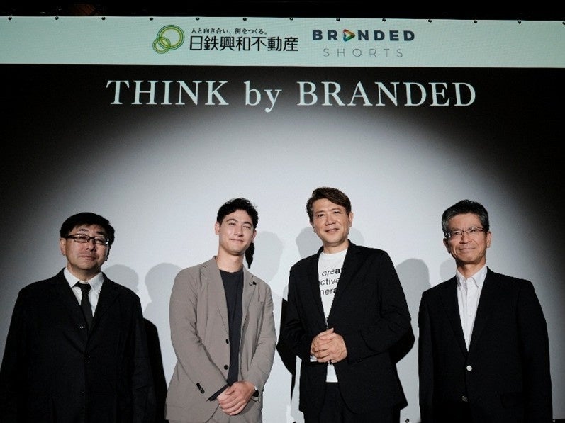 東出昌大、大胆な肌見せビジュアル披露で称賛&ツッコミ続出!令和ロマン・くるまは海外ロケ中にM-1連覇を必死アピール「僕は日本人の中で一番面白い」/『世界の果てに、くるま置いてきた』#3