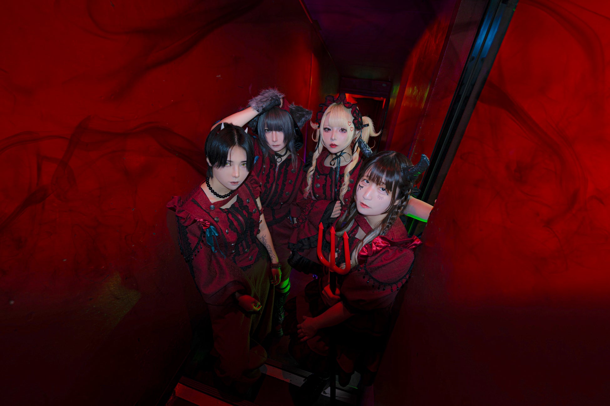 前途多難な漫画家ライフ、笑顔で謳歌できるのか――！？ TVアニメ「笑顔のたえない職場です。」のBlu-ray BOXが2026年2月18日(水)より発売決定！