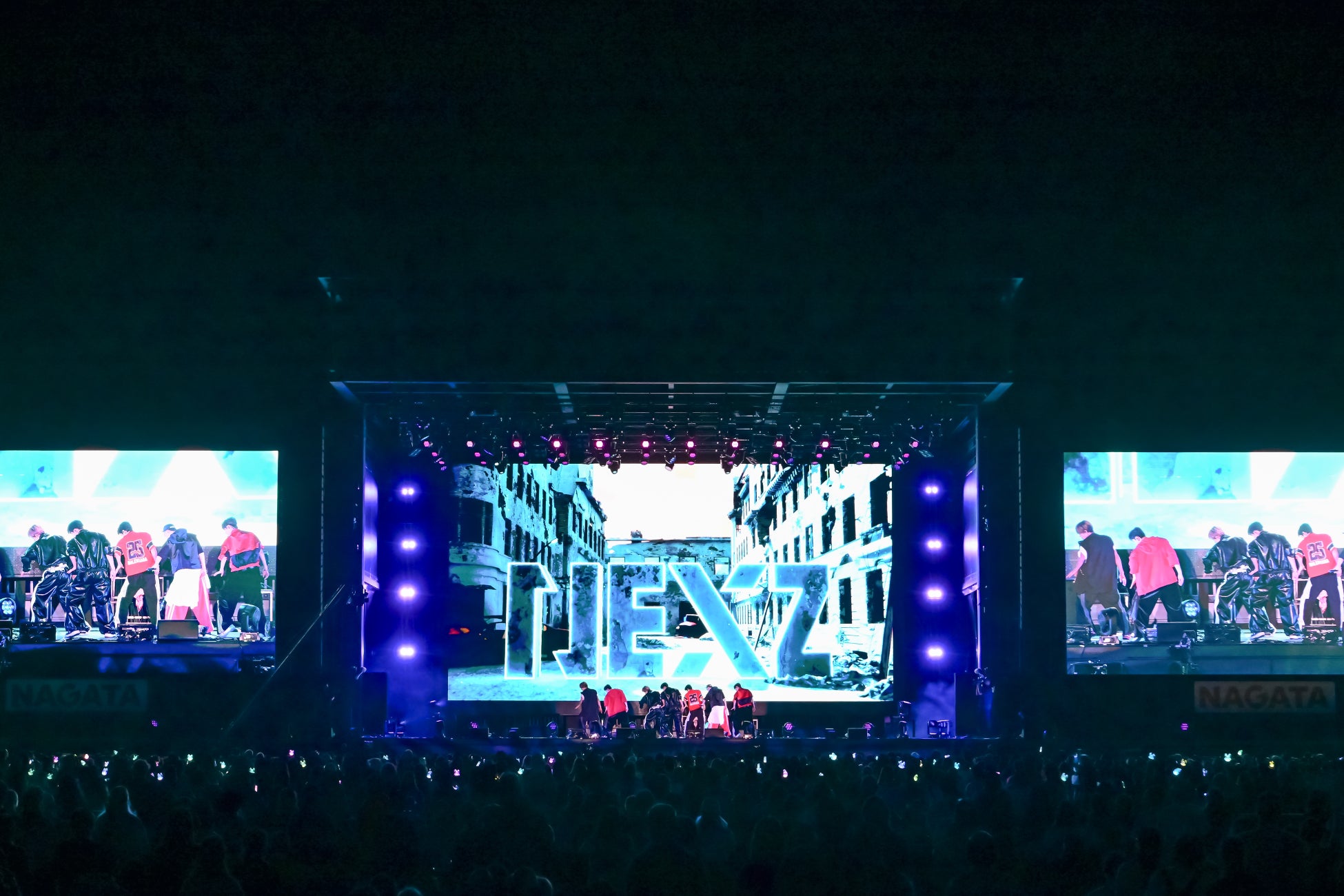 『文學界』2025年11月号が10月7日に発売！　特集「作家はAIと何を話すのか」／「市川沙央『女の子の背骨』の背骨」など