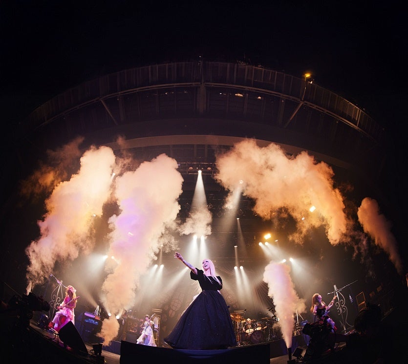 チャオ・リーインとケニー・リンが贈る、決して結ばれてはならない恋の行方を描いた大型時代劇「与鳳行」。待望の第1話がYouTubeにて特別公開！