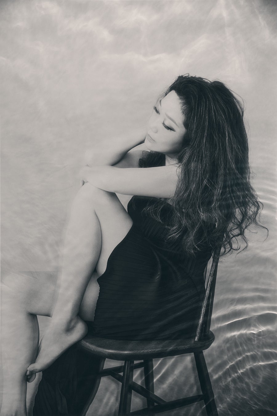 「大人の色気を存分に出せた」令和のグラビアクイーン、榎原依那20代ラスト写真集が12月3日に発売決定！