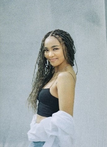 「B.L.T.12月号」より乃木坂46・6期生連載がスタート！ 初回は、大越ひなのがソロ初グラビアに挑戦！