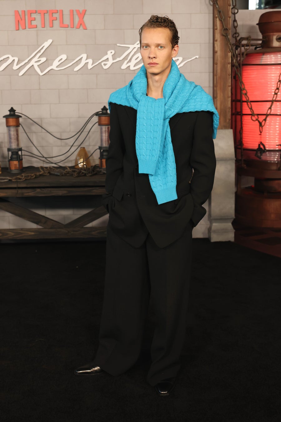 夜空にきらめくショータイムの開幕。高さ25mのLEDマッピングツリーが贈る、音楽と光の特別プログラムに注目！