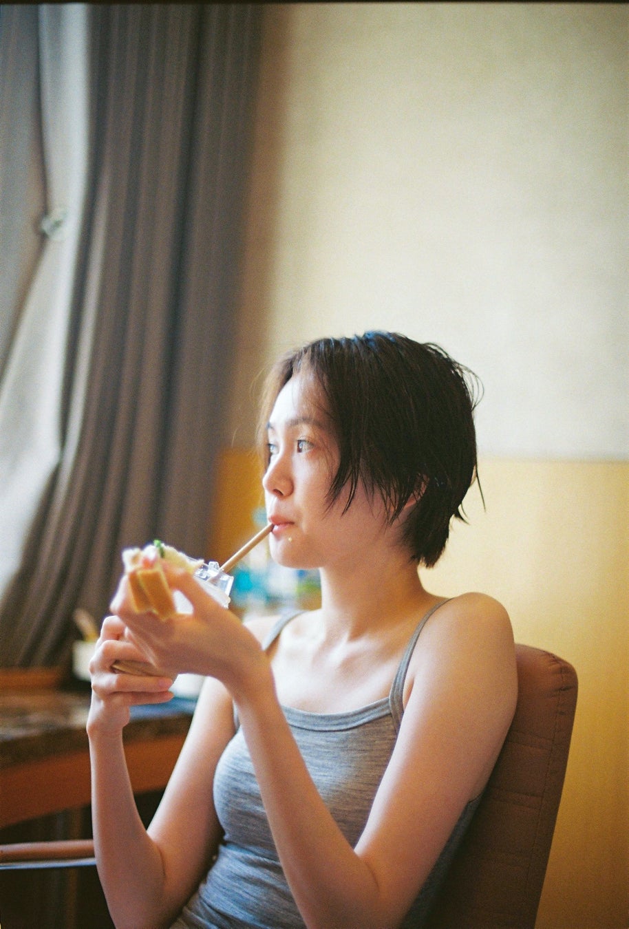 圧倒的美少女感を持つ19 期研究生、いともも待望の一冊! AKB48 伊藤百花1st フォトブック(※タイトル未定)2025 年12 月11 日(木)発売決定!