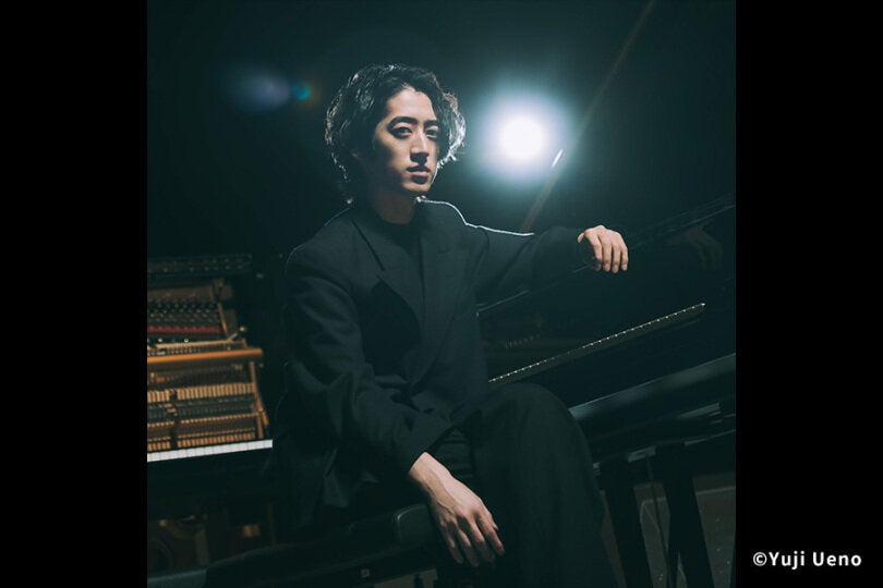 2.5次元タレントグループ「シクフォニ」が全国にしかけた“本気のふざけ”広告が展開中武器がカレーに！？“華麗なる”シクフォニのアドトラックが全国を走る！