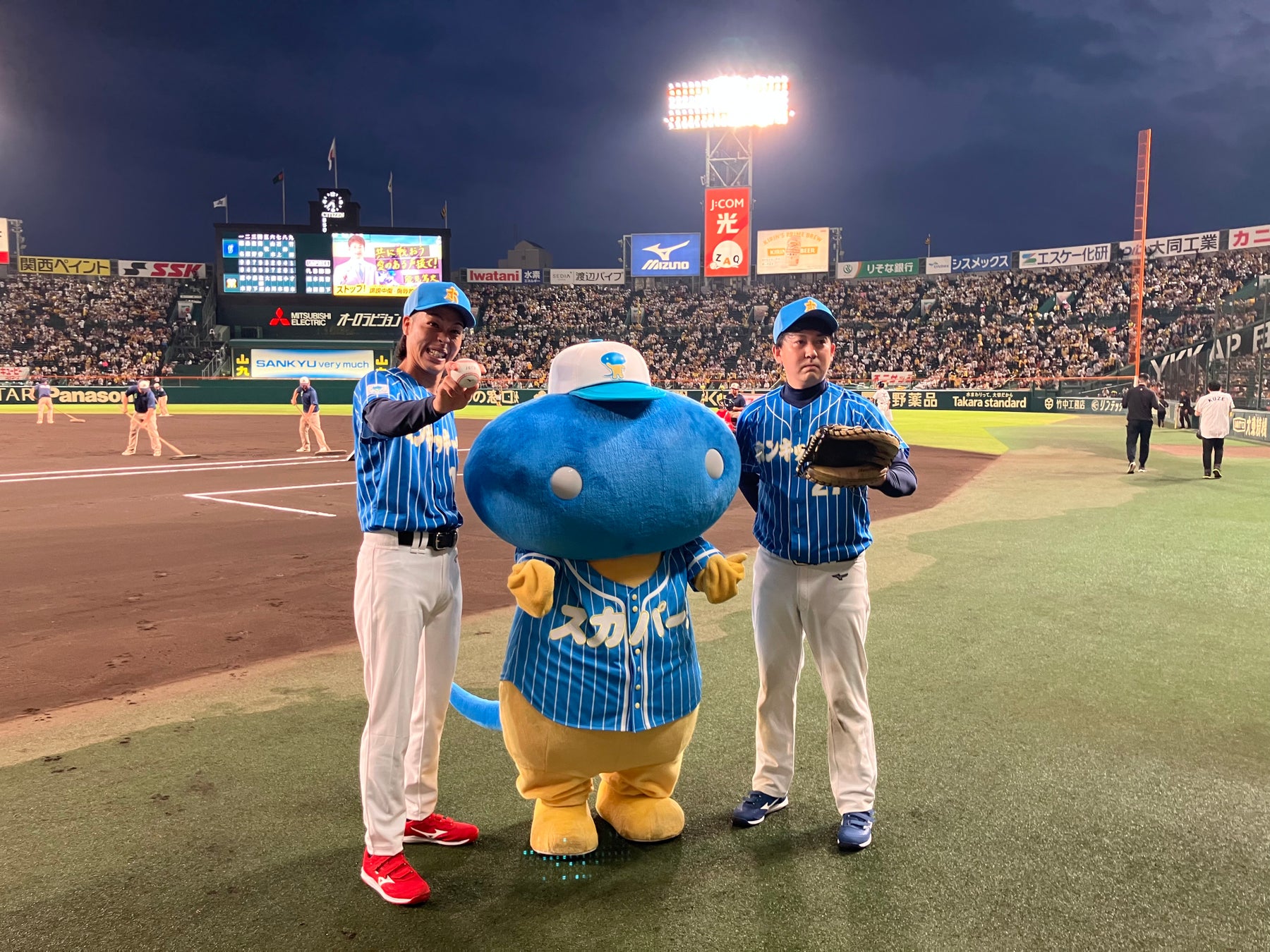 「スカパー! プロ野球アンバサダー」12の公約シリーズ バッテリィズ、クライマックスシリーズで夢が実現！感動の“阪神甲子園球場ファーストピッチ”