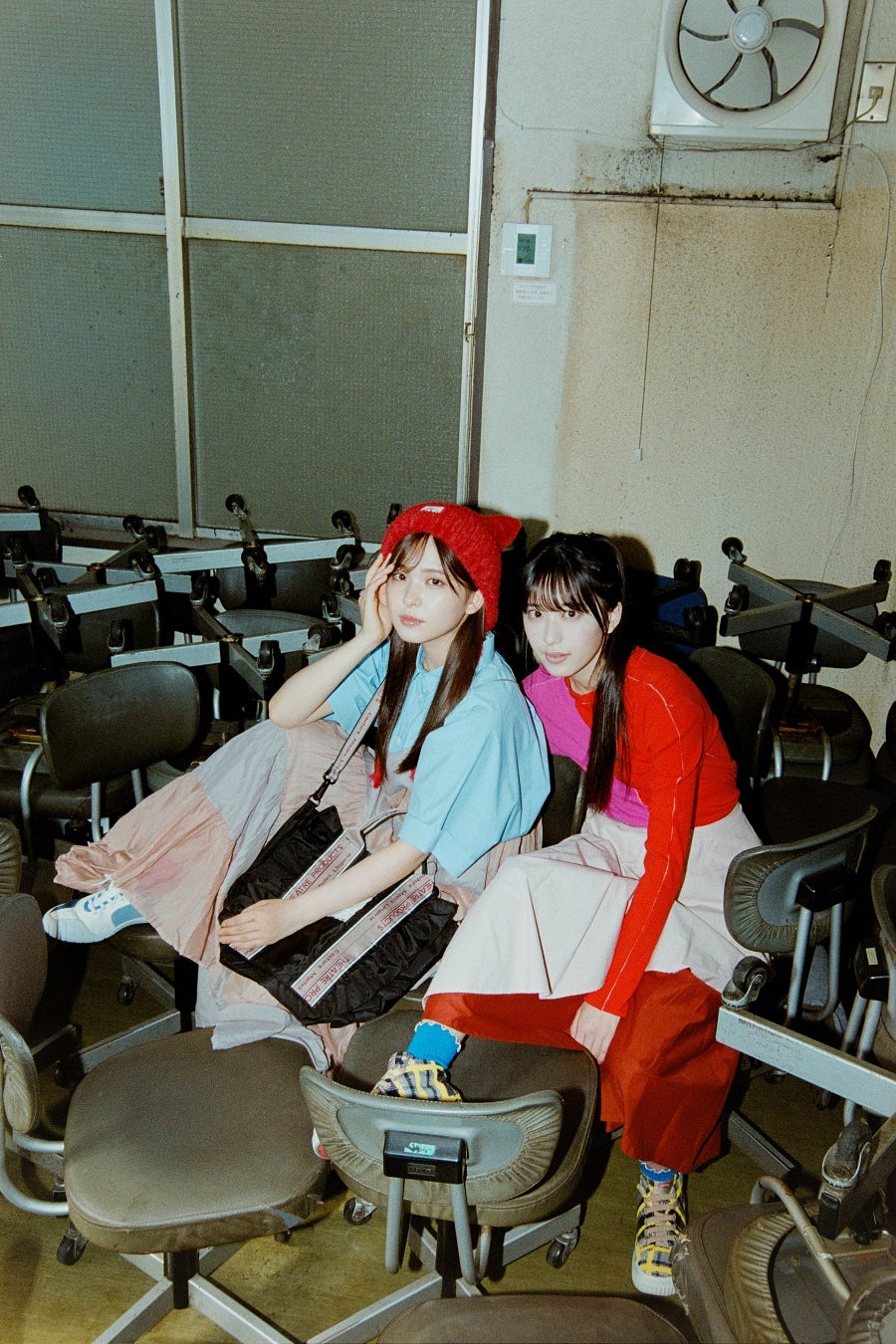 夢を見るように生きている──。櫻坂46・遠藤理子&村井優が「B.L.T.12月号」の表紙＆巻頭に登場！ さらに井上梨名の卒業記念グラビアも‼