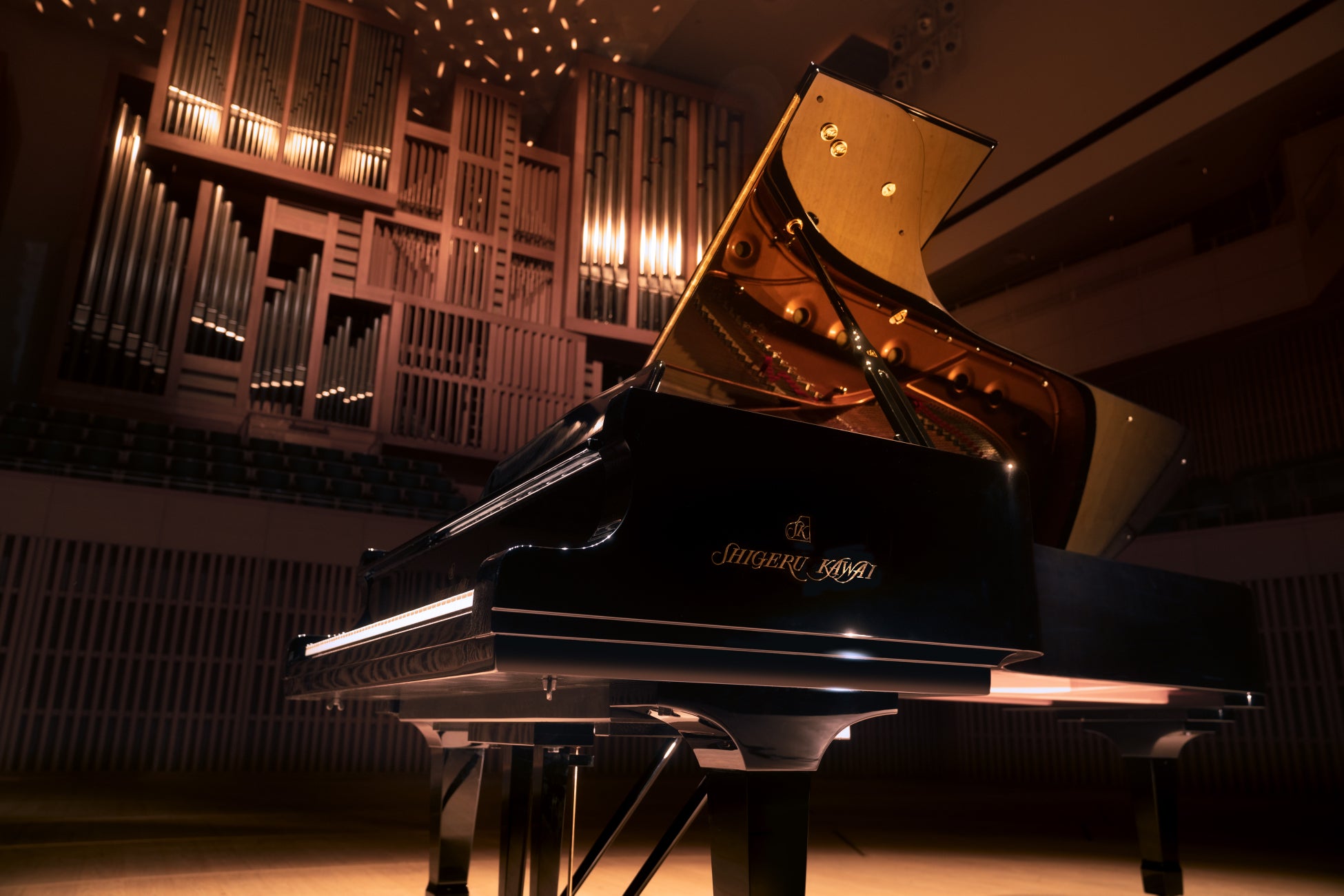 DVD特別付録号！表紙＆巻頭10P・相楽伊織、名取くるみ、鈴木優香、蓬莱 舞、白濱美兎のグラビアメイキング動画を豪華60分収録の『FLASH』は10月21日（火）発売