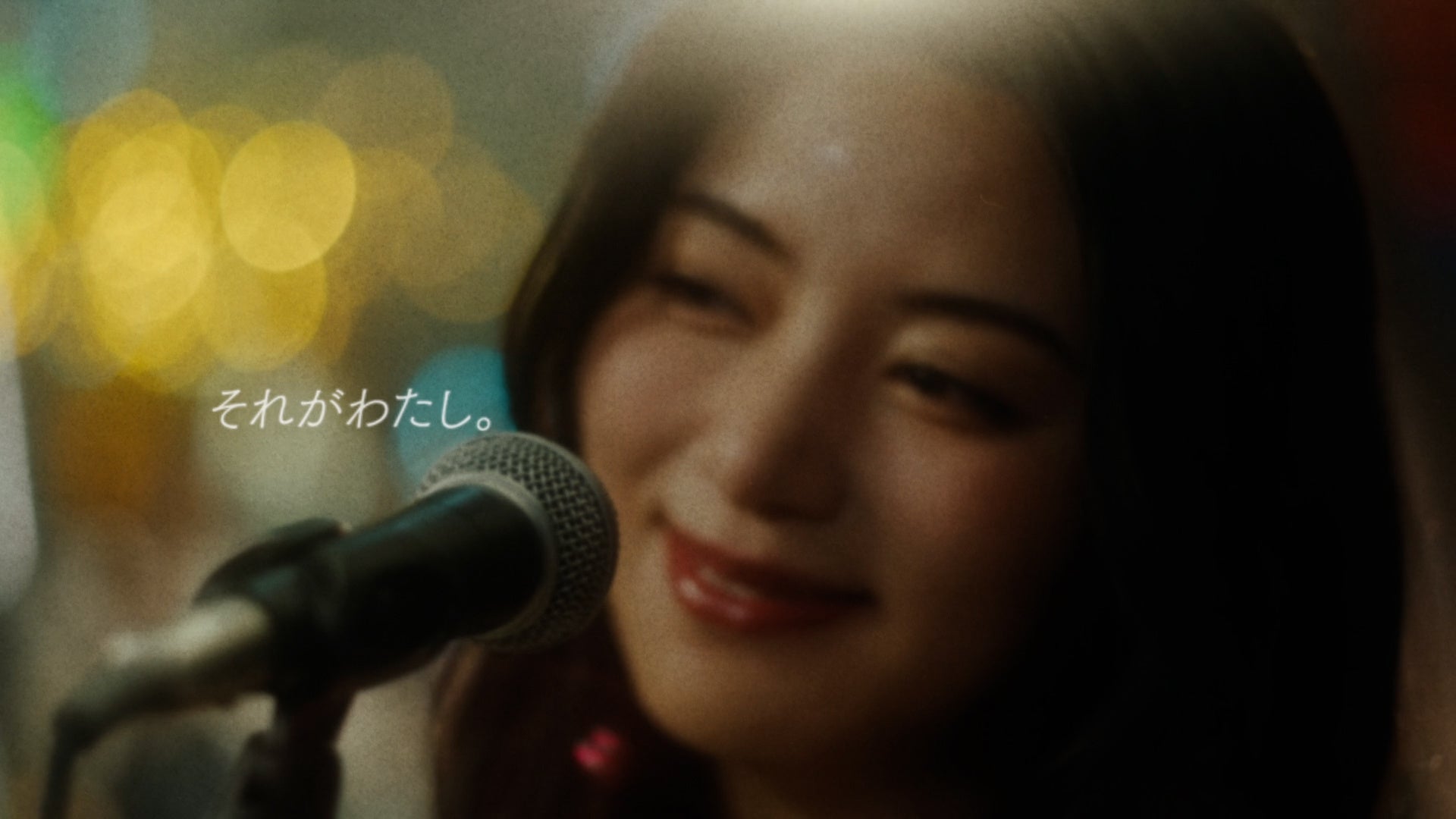 YouTube【10年後に小学校を創ろうプロジェクト】の「ミス日本と学ぶ」にて、未来の小学校のために、ミス日本みどりの大使 佐塚こころが書道を披露