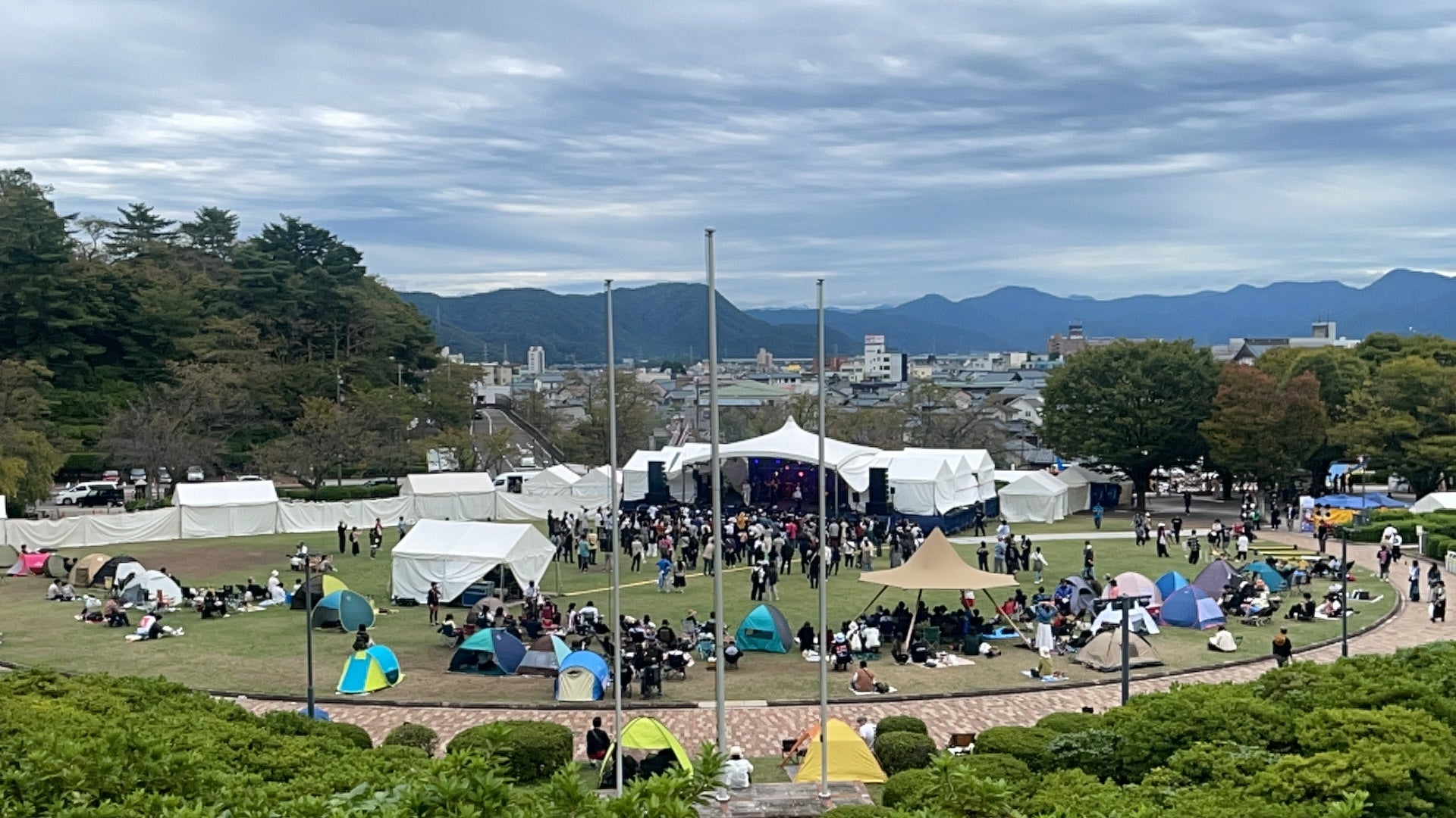 ドラマの波を使って【日本空間デザイン賞2025】大阪・関西万博閉幕・映画監督の岡太地(映像制作会社『ドラマメイカーズ』)が映像を手がけた『K.L.V / ⼤阪・関⻄万博 関⻄パビリオン滋賀県』が金賞