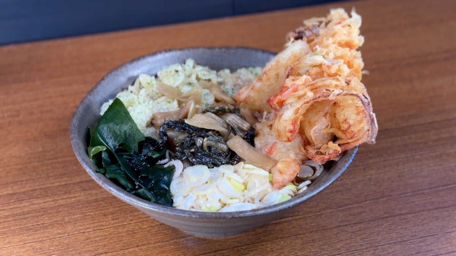 BE:FIRST・LEOが小説家・燃え殻から受け取ったラブレターとは? 二人が出会ってからの3年を振り返る。J-WAVE『BEFORE DAWN』10/24、10/31放送