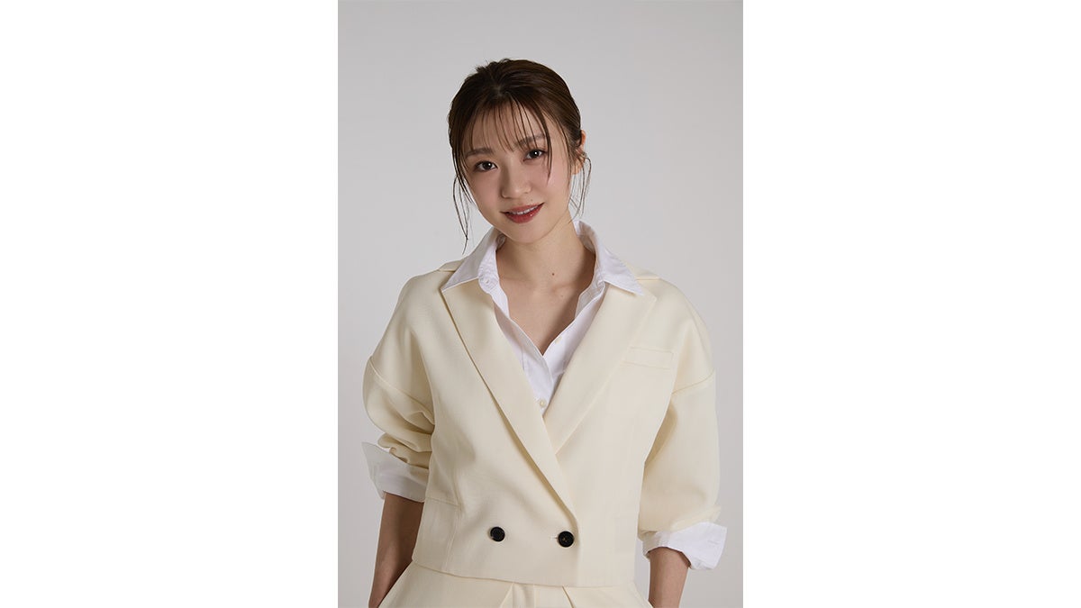 俳優・岩瀬洋志さんの2026年4月スタートの卓上カレンダー発売決定！　11月10日から予約販売スタート