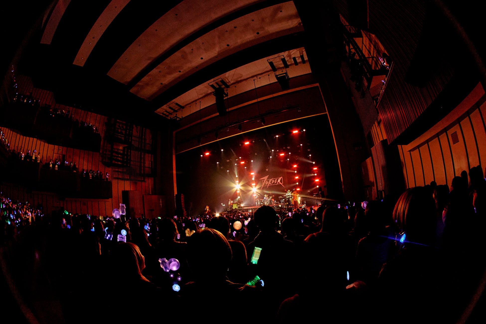 ドラマ『MISS KING / ミス・キング』第7話、「ABEMA」で無料配信開始！ラスト30秒、飛鳥を揺るがす衝撃の事実…「まさかの展開」「来週まで待てないよ」コメント殺到