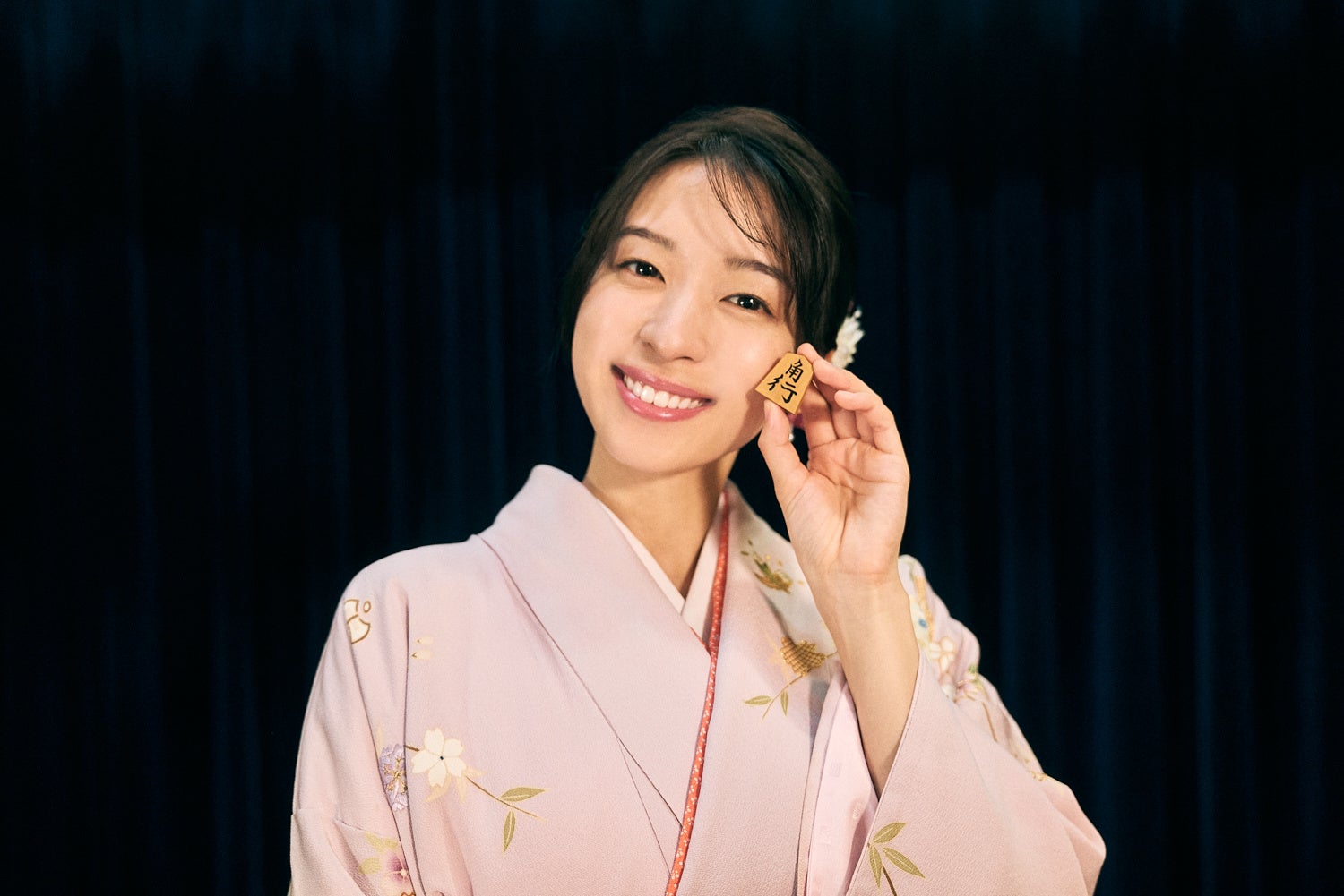 『MISS KING / ミス・キング』のんとの“盤上バトル”も話題の鳴海唯から独占インタビュー到着！鳴海「（のんの）心から将棋を指している、その潔さにはかなわないと思う瞬間が何度もあり、圧倒された」