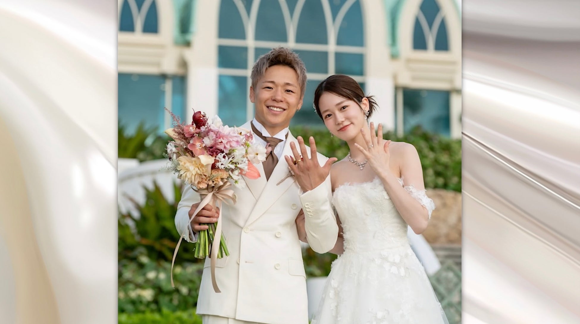 【本日発行】フリーペーパー『月刊ローチケ／月刊HMV&BOOKS』11月15日号の表紙・巻頭特集は「M!LK」＆「ReGLOSS」