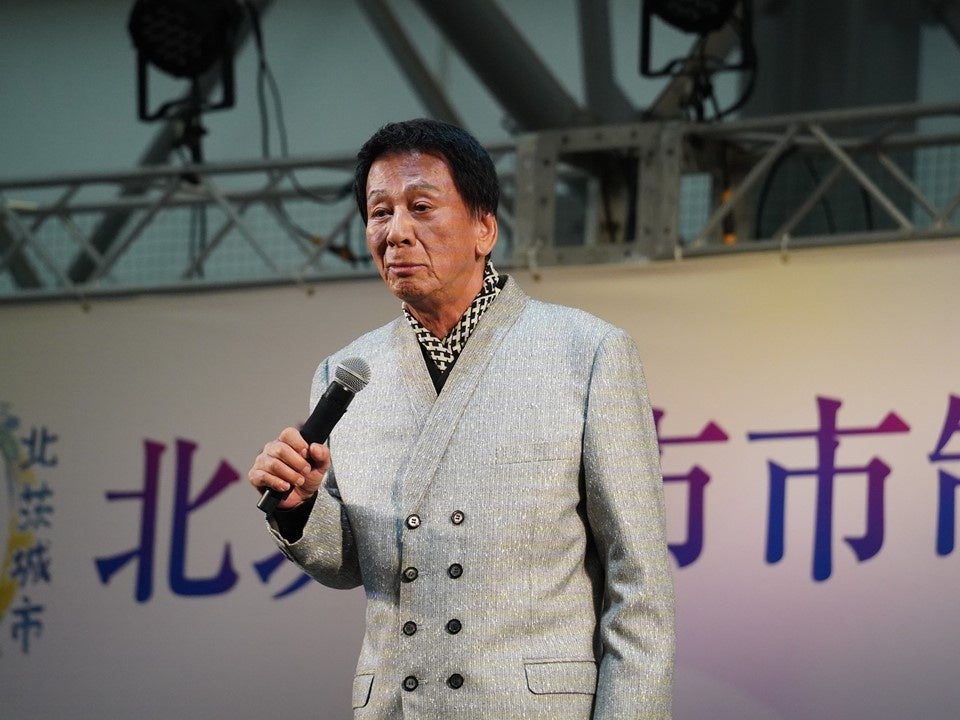 SNS総フォロワー200万人超！Z世代のカリスマが衝撃の過去を赤裸々に綴る書籍『まいきち1stフォトエッセイ 承認欲求』刊行決定