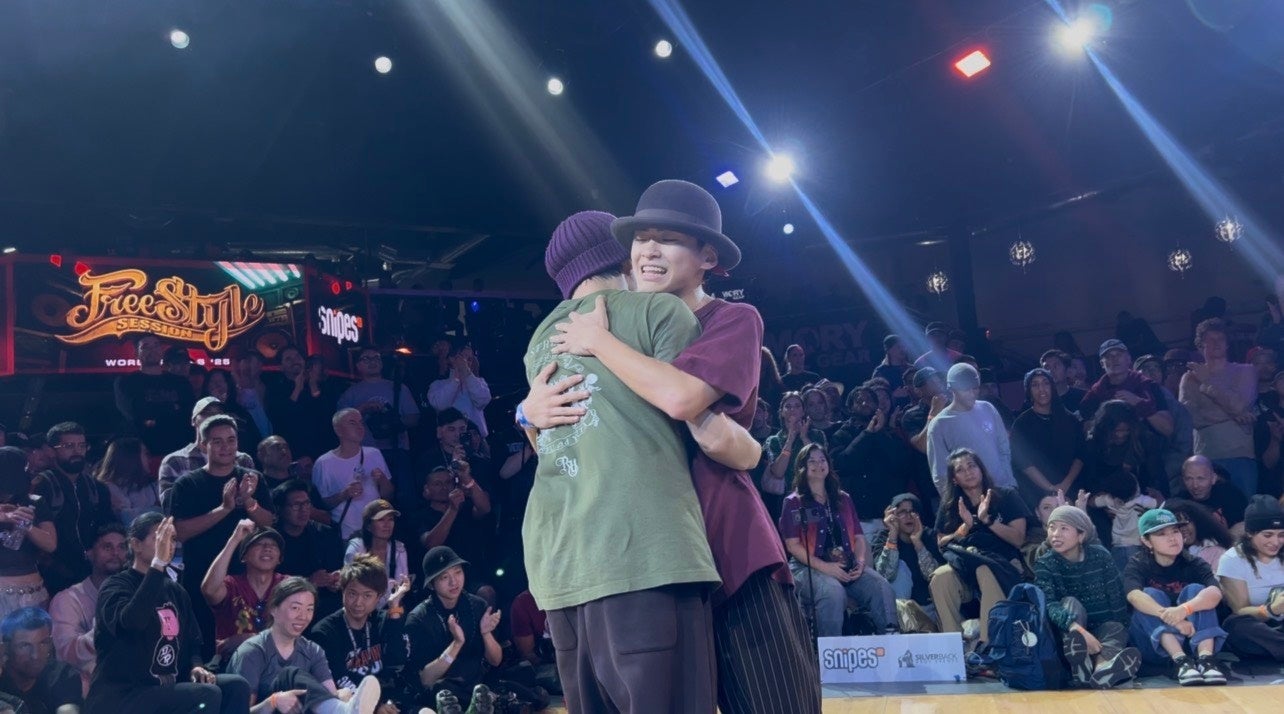 「衝撃の国宝BODY」と話題沸騰の榎原依那。予約殺到中の20代ラスト写真集のタイトル＆表紙が決定！