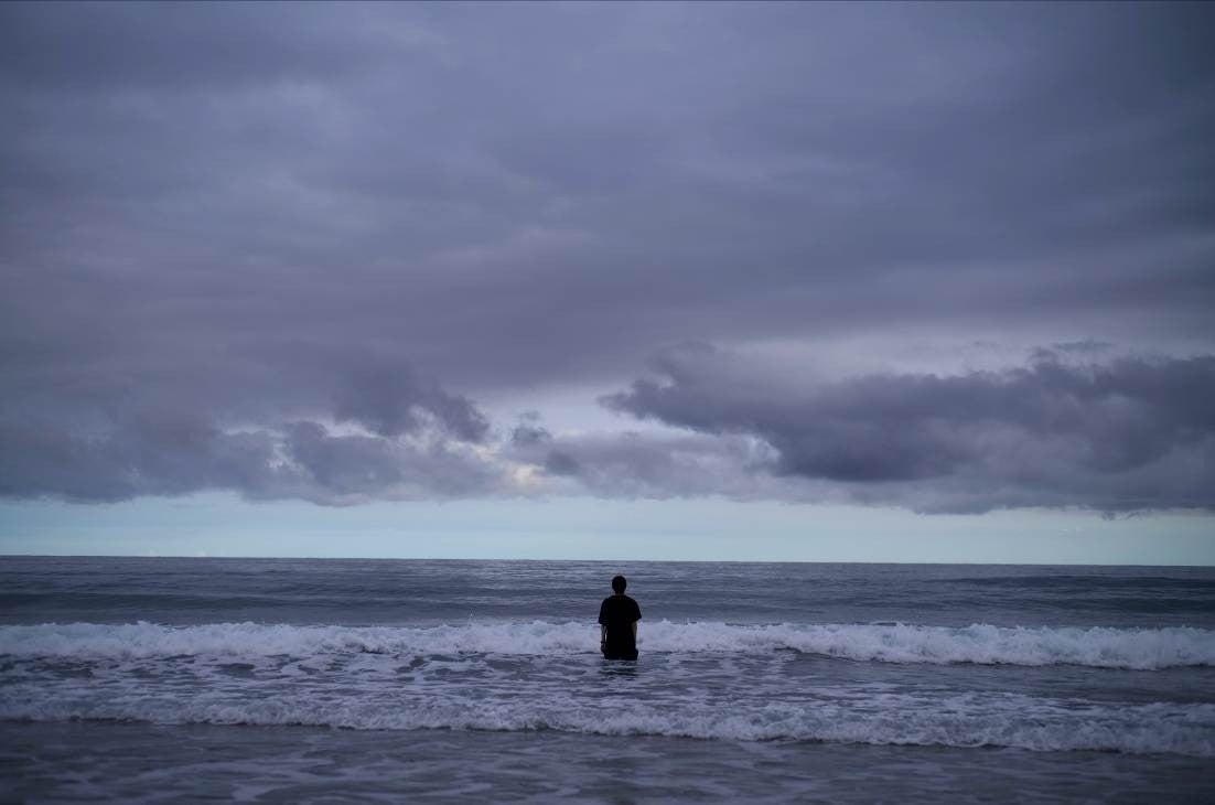 キム・ヨハン主演、青春ラブコメディ「第4次恋愛革命 ~出会いはエラー:恋はアップデート~」恋のトキメキと友情の揺らぎを予感させる団体ポスターと新場面写真公開!