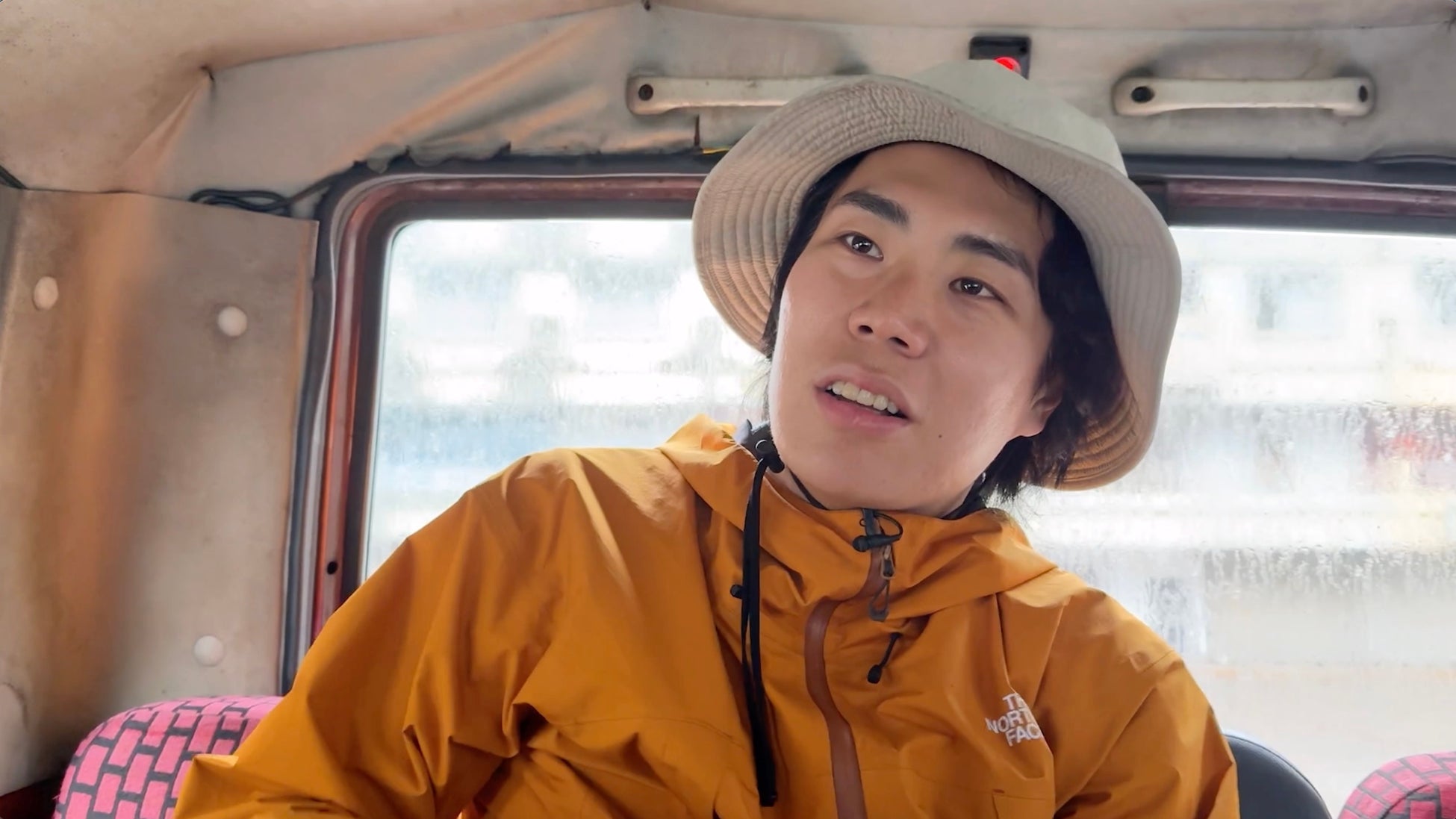 「マジVIVANT」令和ロマン・くるま、自由旅行禁止の国で衝撃の事実に直面＆東出昌大が旅に合流！激変ビジュに反響「スタイル良」「華がある」「存在感ありすぎ」／『世界の果てに、くるま置いてきた』#10