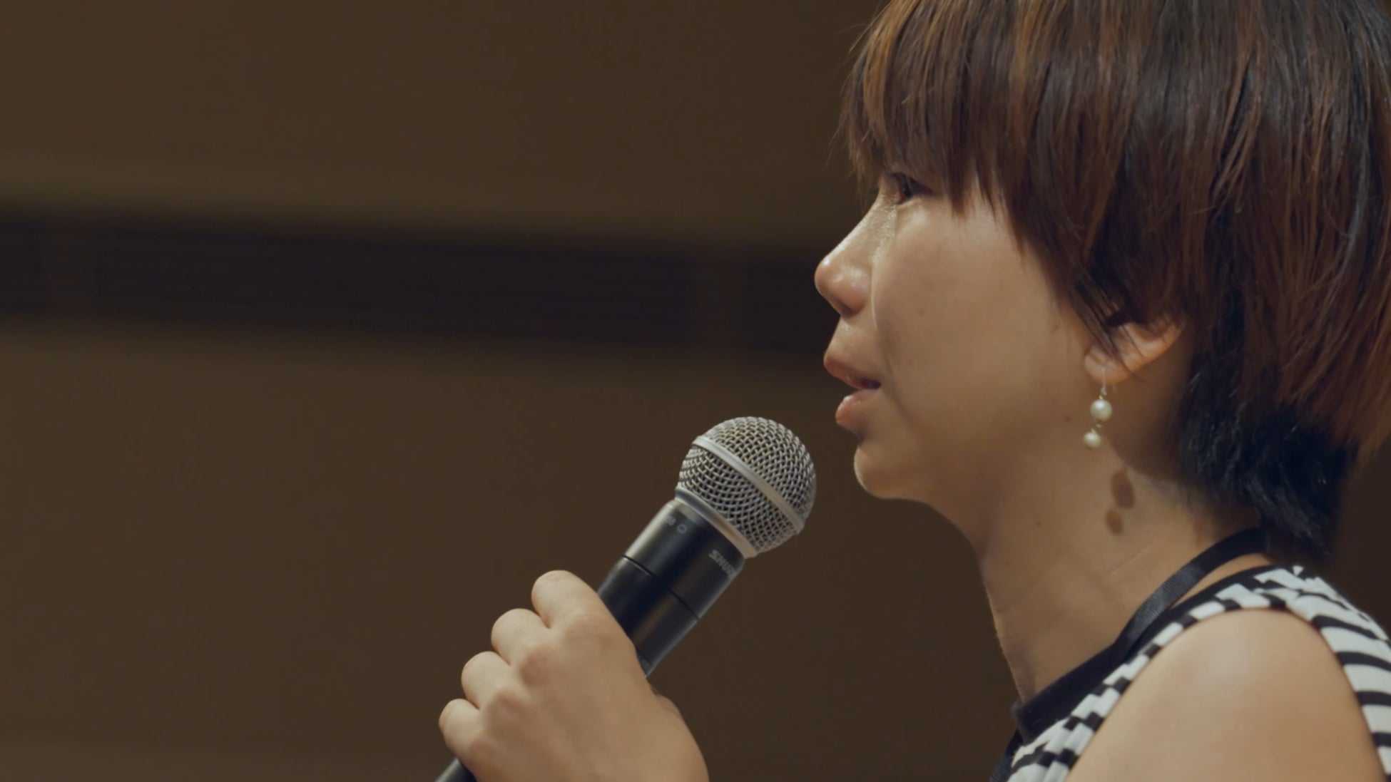 「令和の国宝BODY」榎原依那、本日発売の写真集が早速絶好調！自身初挑戦”奇跡のロングヘアーショット”を公開！