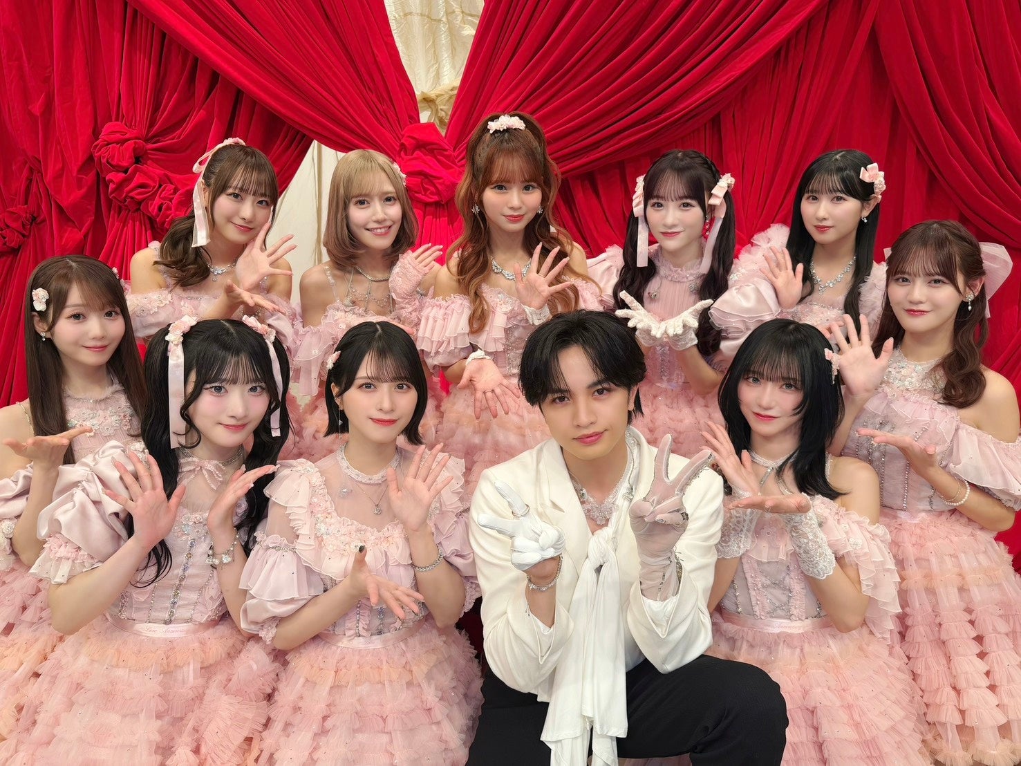 ＝LOVE　フジテレビ系列「2025 FNS歌謡祭 第1夜」にて、中島健人と『絶対アイドル辞めないで』を一夜限りのスペシャルコラボで披露！