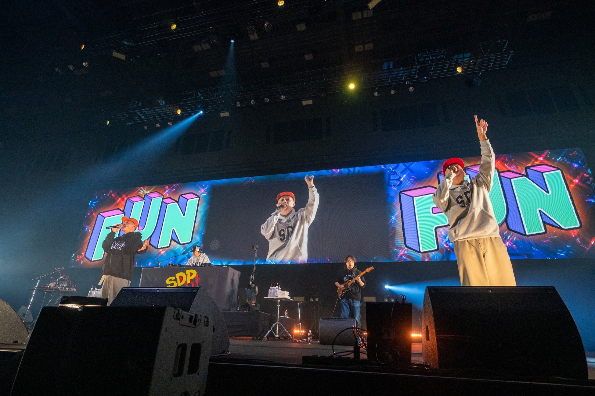 スチャダラパーのデビュー35周年イヤーを締めくくる！　スチャダラパー×電気グルーヴ×レキシの三つ巴バトル！ライブレポート公開！