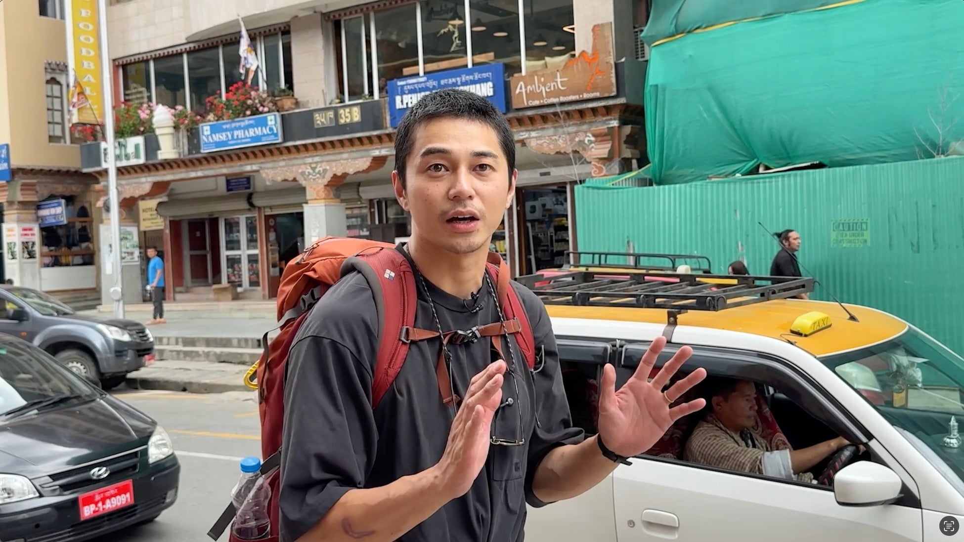 東出昌大の激変ビジュアルにツッコミ殺到「反省とかじゃない」、異国の路上でもモテ男ぶりを発揮…？ひろゆき「証拠はこのカメラに残ってる」タクシードライバーを鬼詰め／『世界の果てに、くるま置いてきた』#11