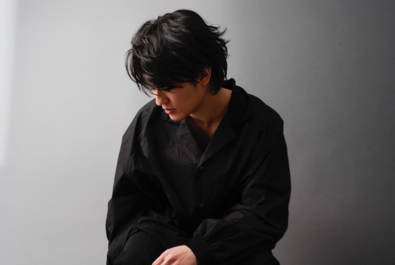 尾崎豊WOWOW特集！来年2月には父・尾崎豊の楽曲のみで届ける尾崎裕哉の東京公演の模様を、3月には尾崎豊にとって最初で最後の東京ドーム公演となった「LIVE CORE」を完全版として放送・配信決定！