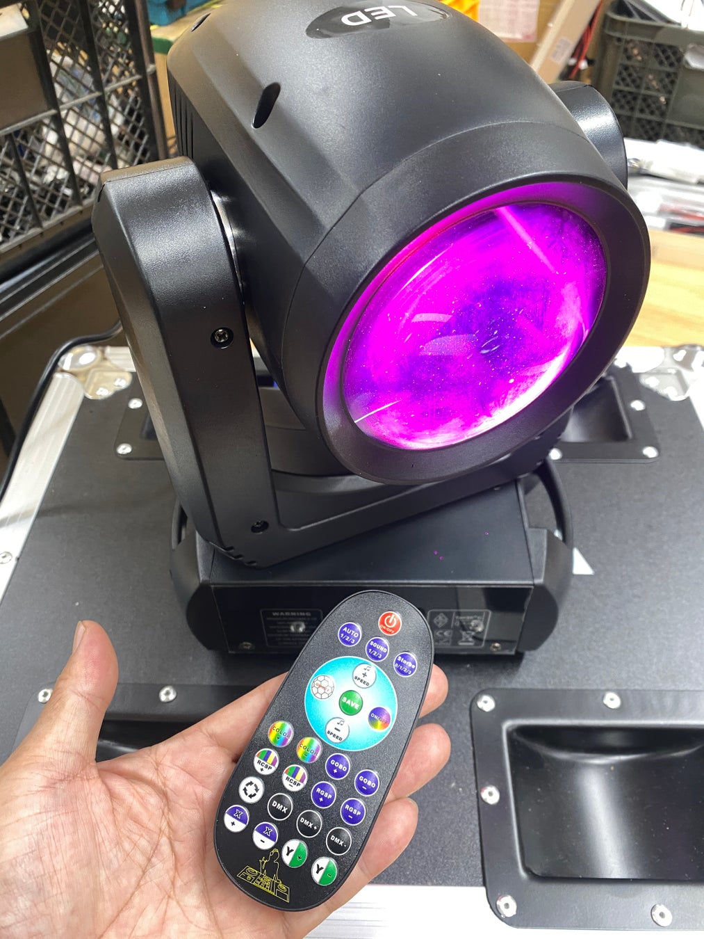 新製品 リモコンで制御可能な150Wムービングライト「VL-150W-Moving-IR」照明卓やDMXを使わずにムービングライトを制御できます。ホストクラブやガールズバー・カラオケ店などにおすすめ！